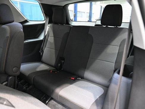 Used 2021 Chevrolet Traverse LT image 12