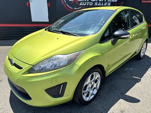 Used 2013 Ford Fiesta Titanium w/ Black Sport Appearance Pkg FWD image 1