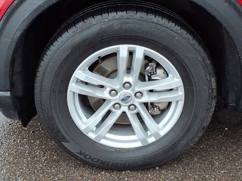 Used 2023 Ford Explorer XLT w/ Equipment Group 202A image 8