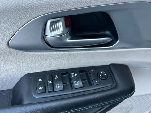 Used 2018 Chrysler Pacifica Touring Plus image 15