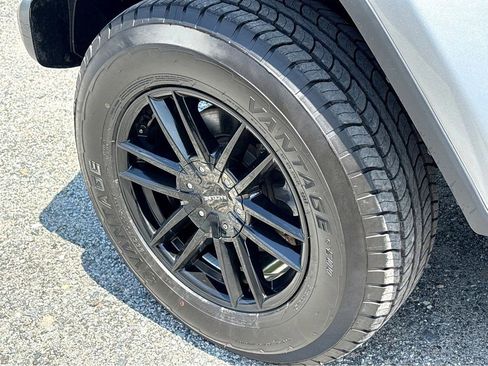 Used 2019 Jeep Wrangler Unlimited Sahara AWD/4WD image 13