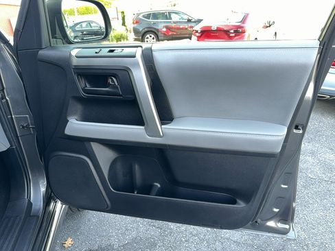 Used 2013 Toyota 4Runner SR5 w/ Convenience Pkg AWD/4WD image 22