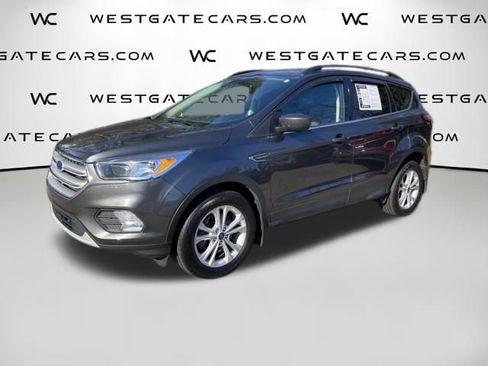 Used 2022 Ford Escape SE image 1