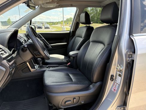 Used 2018 Subaru Forester 2.5i Touring AWD/4WD image 29