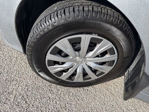 Used 2020 Toyota Camry LE image 4