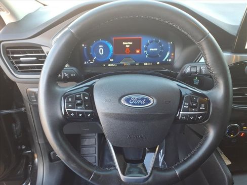 Used 2022 Ford Escape Titanium image 10