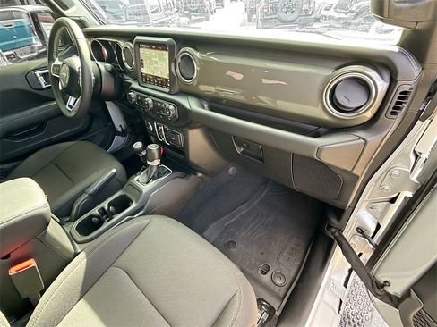 Used 2023 Jeep Wrangler Sahara image 33