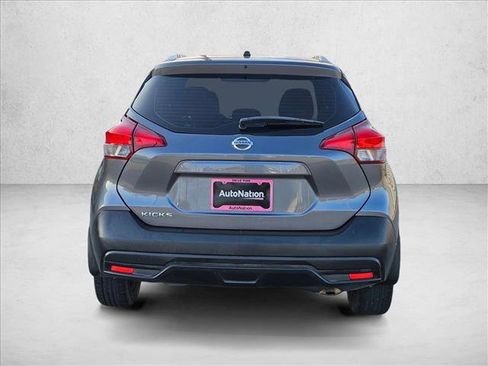 Used 2019 Nissan Kicks S FWD image 7