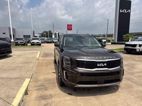Used 2022 Kia Telluride EX w/ EX Premium Package FWD image 8