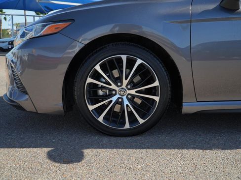 Used 2020 Toyota Camry SE image 10