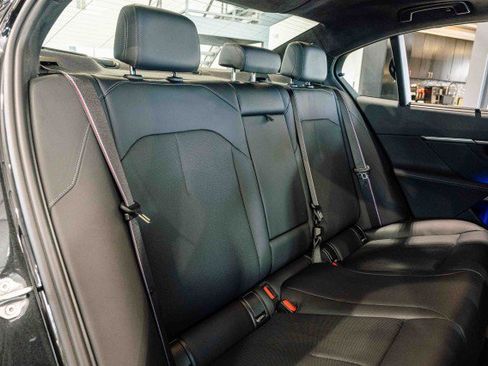 Used 2025 BMW M5 w/ Carbon Package image 19