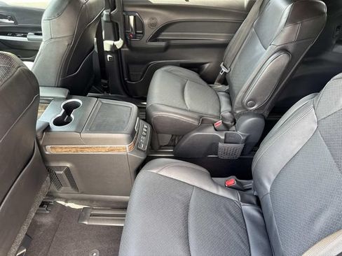 Used 2025 Toyota Sienna Platinum AWD/4WD image 13
