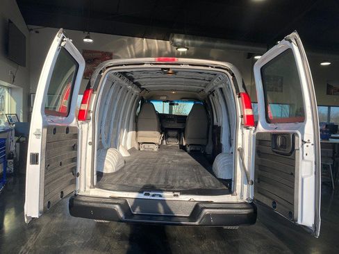 Used 2009 Chevrolet Express 2500 image 13