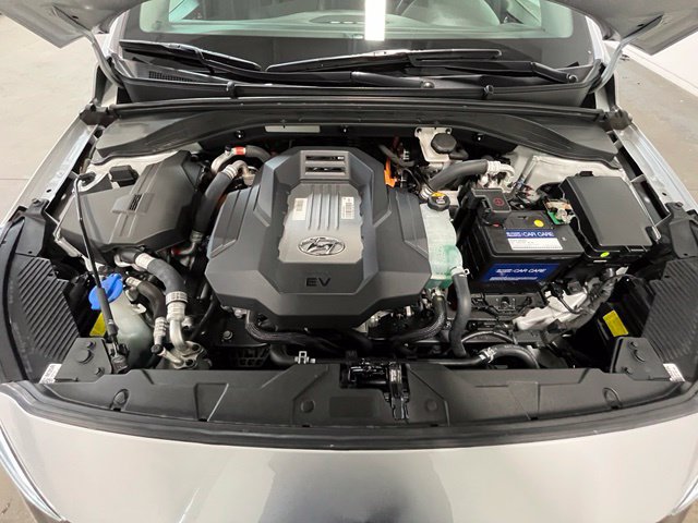 Used 2018 Hyundai Ioniq Limited FWD image 27