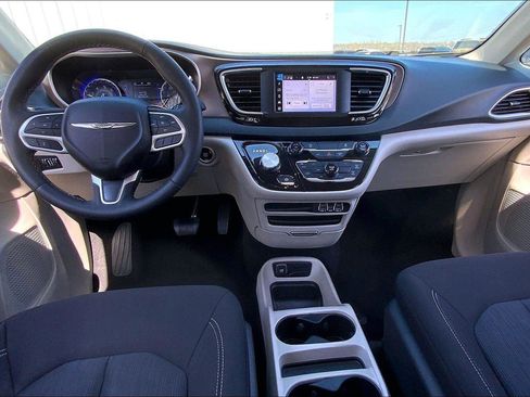 Used 2023 Chrysler Voyager LX FWD image 14