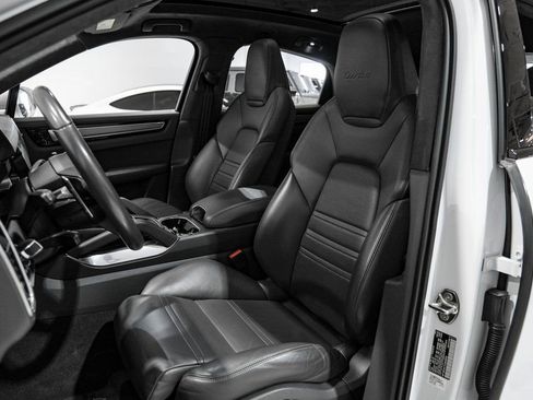 Used 2020 Porsche Cayenne Turbo AWD/4WD image 7