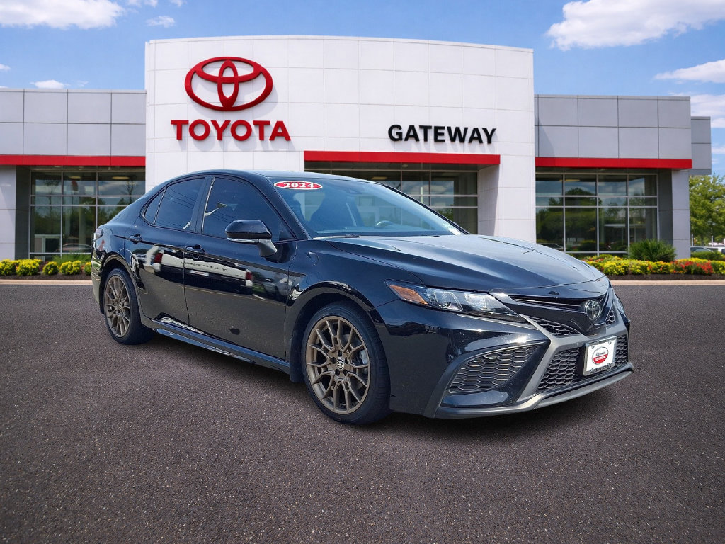 Used 2024 Toyota Camry SE AWD/4WD image 3