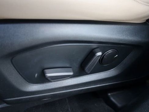 Used 2022 Ford Explorer XLT w/ Equipment Group 202A image 17