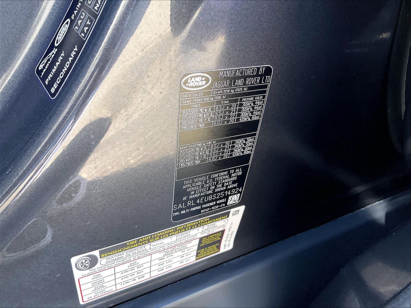 Used 2025 Land Rover Discovery Dynamic SE AWD/4WD image 35