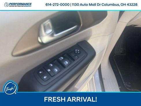 Used 2023 Chrysler Voyager LX FWD image 17