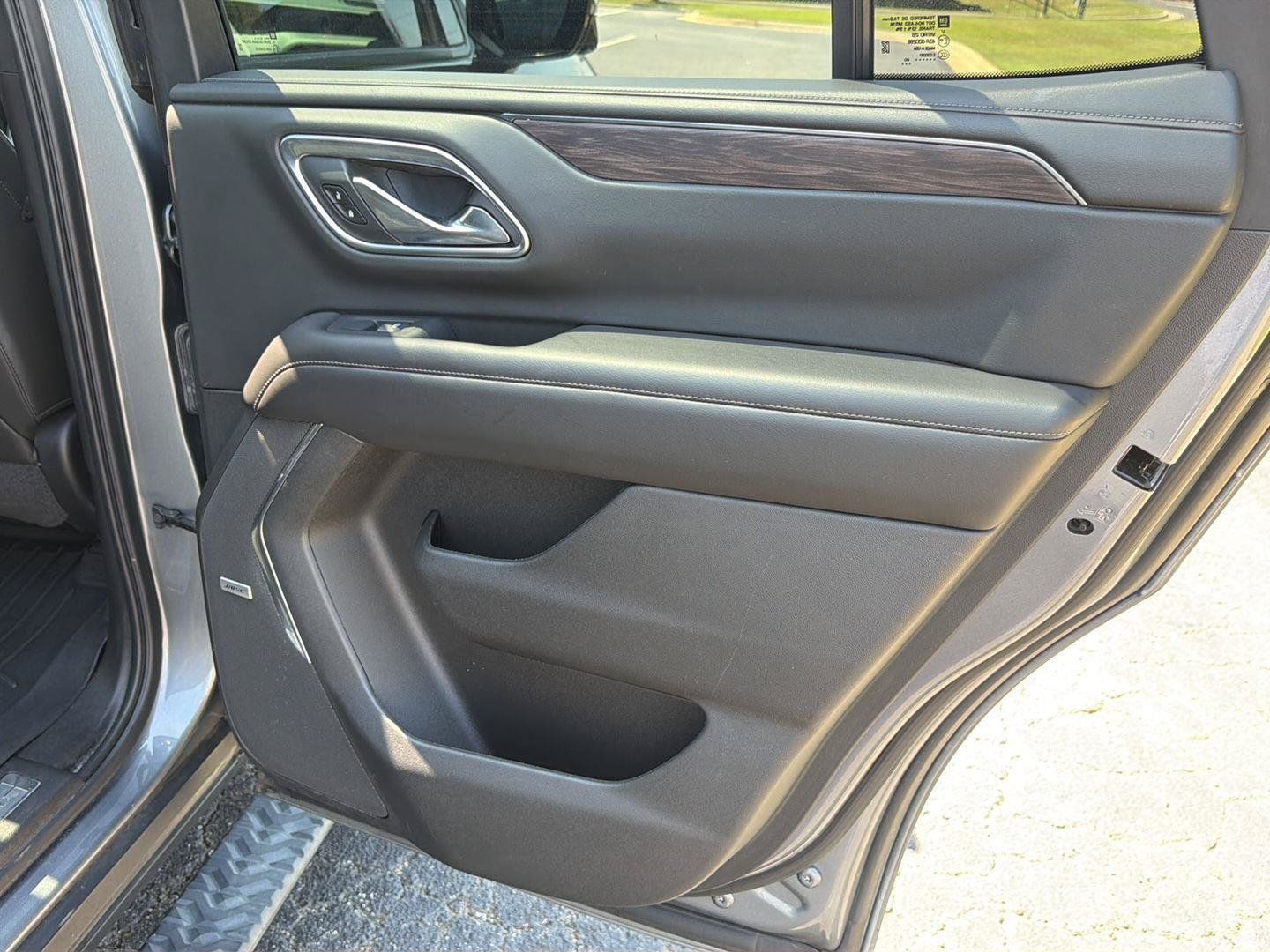 Used 2021 Chevrolet Tahoe Z71 w/ Z71 Signature Package AWD/4WD image 17