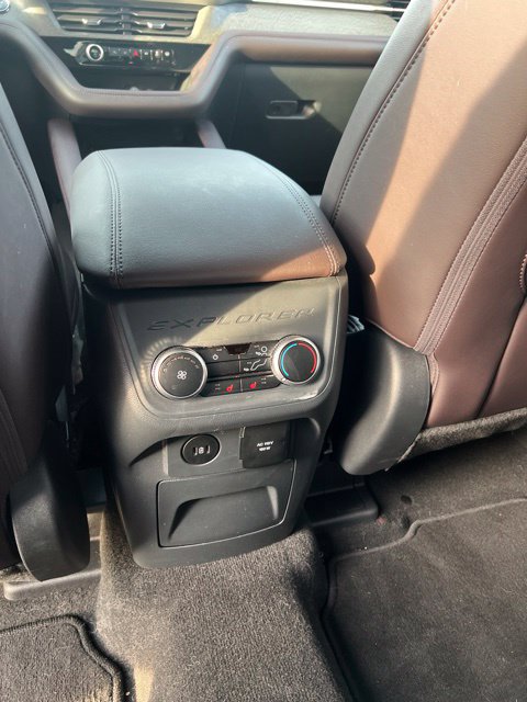 Used 2025 Ford Explorer Platinum w/ LUX Leather Package AWD/4WD image 13