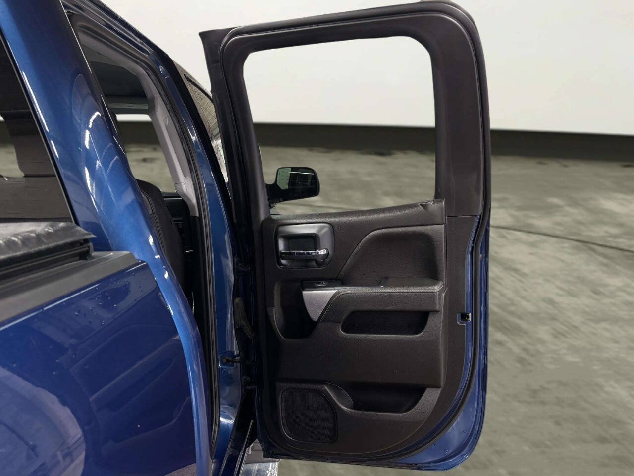 Used 2018 Chevrolet Silverado 1500 LTZ Z71 AWD/4WD image 17