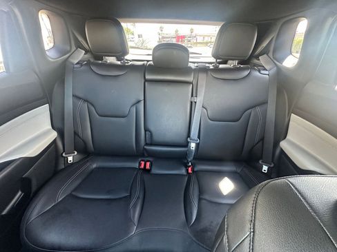 Used 2025 Jeep Compass Limited image 38