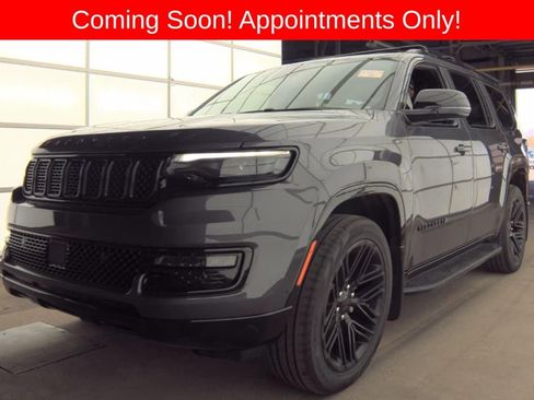 Used 2023 Jeep Wagoneer Series II AWD/4WD image 2