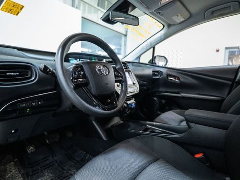 Used 2020 Toyota Prius LE image 12