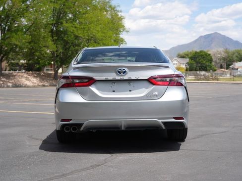 Used 2021 Toyota Camry SE w/ Cold Weather Package FWD image 6
