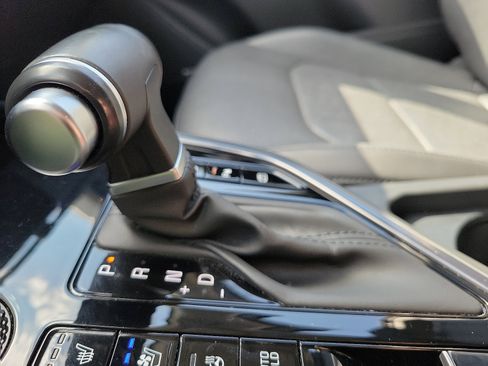 Used 2023 Kia Niro SX Touring image 14