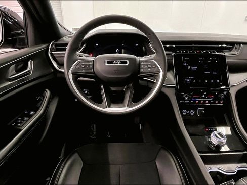 Used 2024 Jeep Grand Cherokee L Altitude AWD/4WD image 6