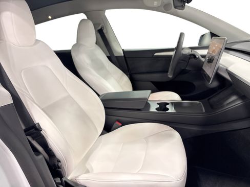 Certified 2023 Tesla Model Y Long Range AWD/4WD image 13