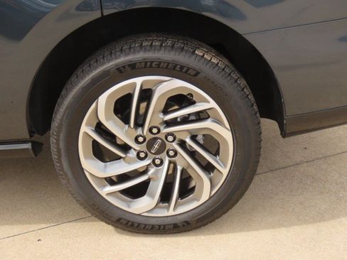Used 2025 Lincoln Navigator Reserve AWD/4WD image 16
