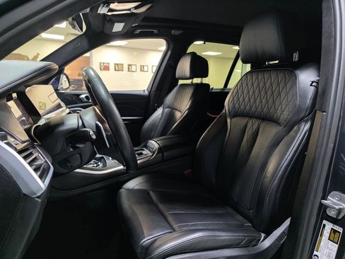 Used 2020 BMW X5 M50i w/ Executive Package AWD/4WD image 17