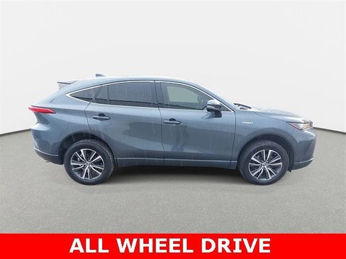 Used 2021 Toyota Venza LE image 4