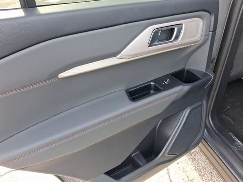 Used 2025 Ford Explorer Active RWD image 9