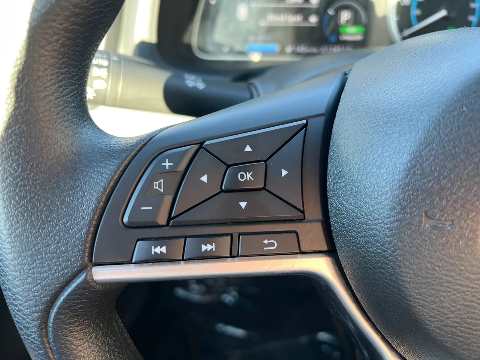 Used 2025 Nissan Leaf S FWD image 14
