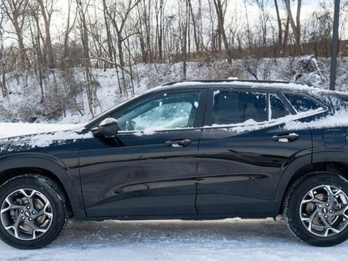 Used 2024 Chevrolet Trax LT w/ Driver Confidence Package image 9