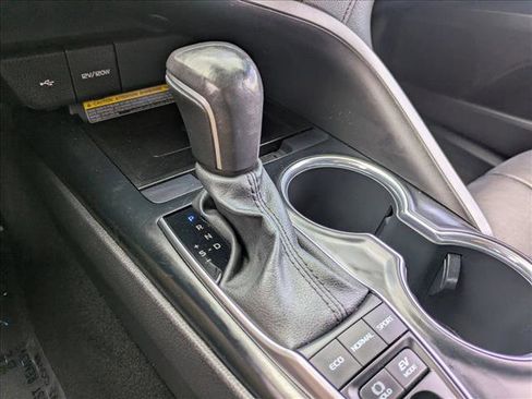 Used 2020 Toyota Camry XLE image 11