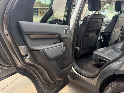 Used 2017 Land Rover Discovery HSE AWD/4WD image 23