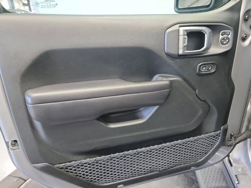 Used 2018 Jeep Wrangler Unlimited Sport S AWD/4WD image 13