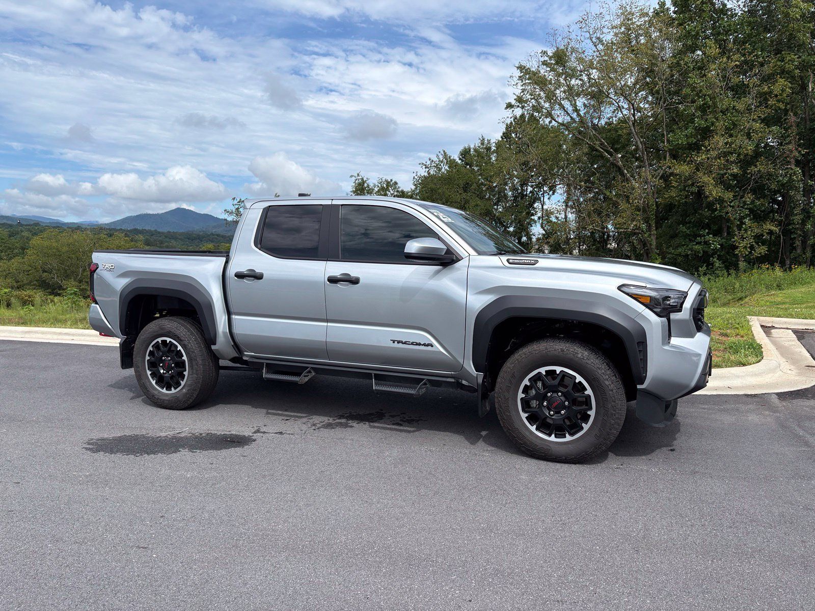 Used 2025 Toyota Tacoma TRD Off-Road AWD/4WD image 7