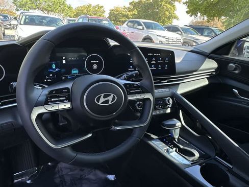 Used 2024 Hyundai Elantra SEL w/ Convenience Package FWD image 13