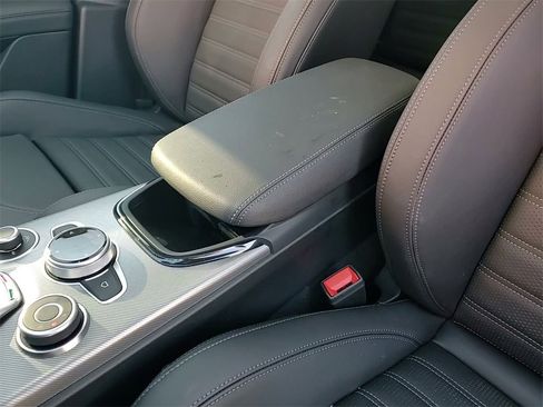 Used 2024 Alfa Romeo Stelvio Veloce image 30