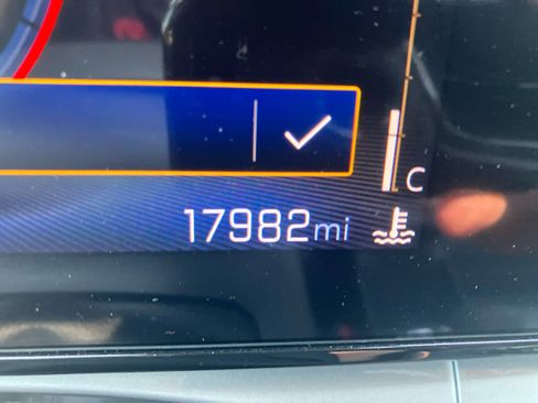 Used 2025 Chevrolet Trax LT w/ LT Convenience Package FWD image 16