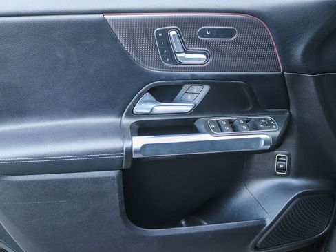 Used 2021 Mercedes-Benz GLB 250 image 20