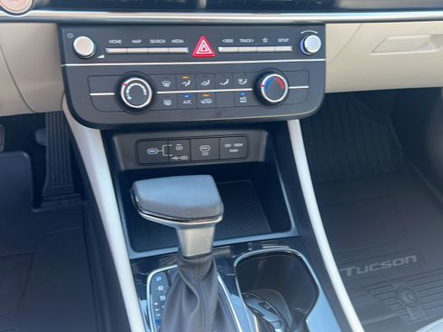 Certified 2025 Hyundai Tucson SE FWD image 15