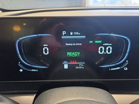 Certified 2025 Kia Sportage EX AWD/4WD image 22